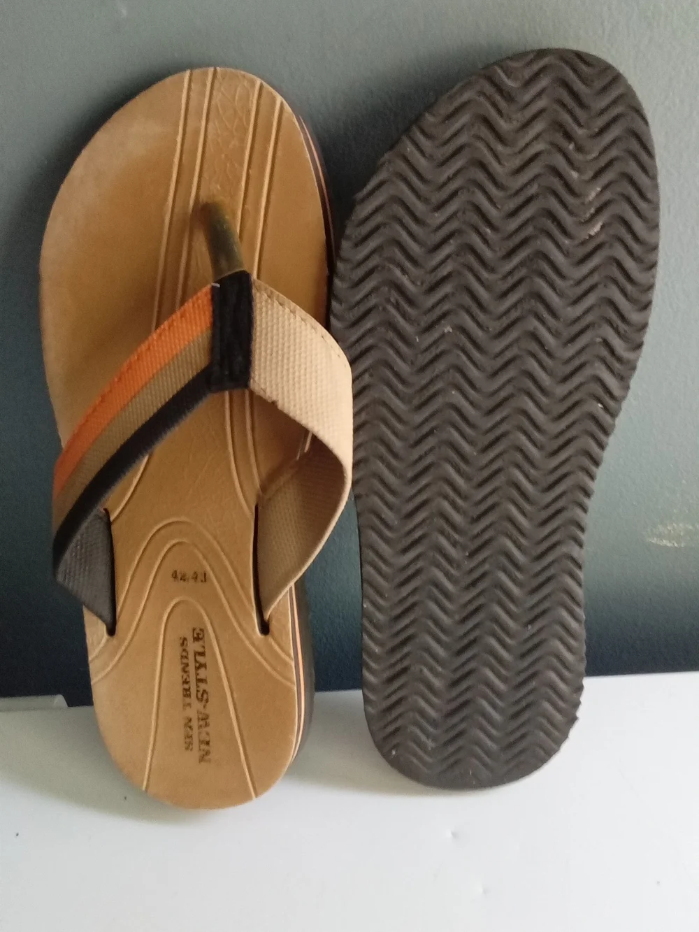 Sun Trends New Style Mens Flip Flops Tan‎ Orange Black Stripe Sandals Size 42/43